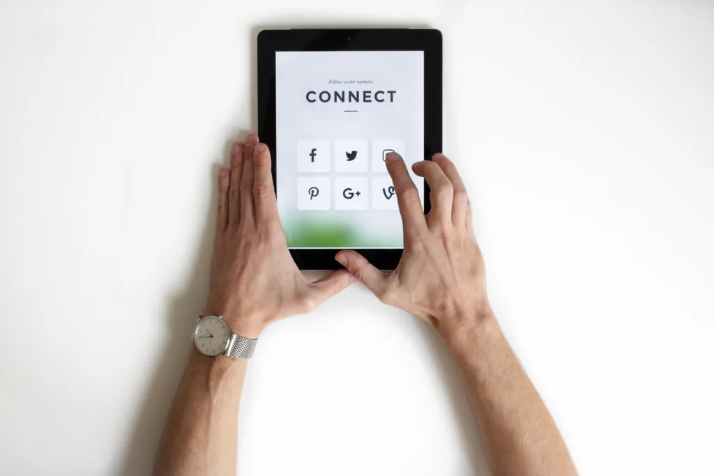 Email-vs-Social-Media
